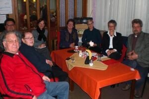 Sozialdemokratinnen und Sozialdemokraten im Gespräch mit der Einrichtungsleitung und dem Ältestenrat